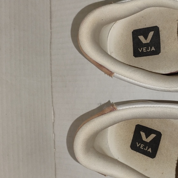 Veja Campo Leather Sneakers. Womens size 9. White & Light Copper in color. - Picture 7 of 13